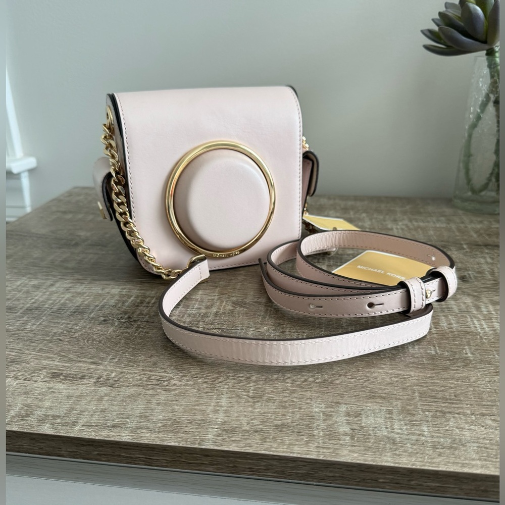 NWT Michael Kors Scout Collection Soft Pink Leather Moulded Camera Purse